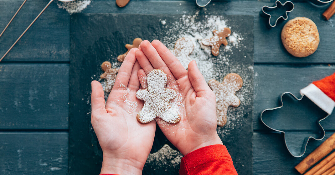 hands making ginger bread men